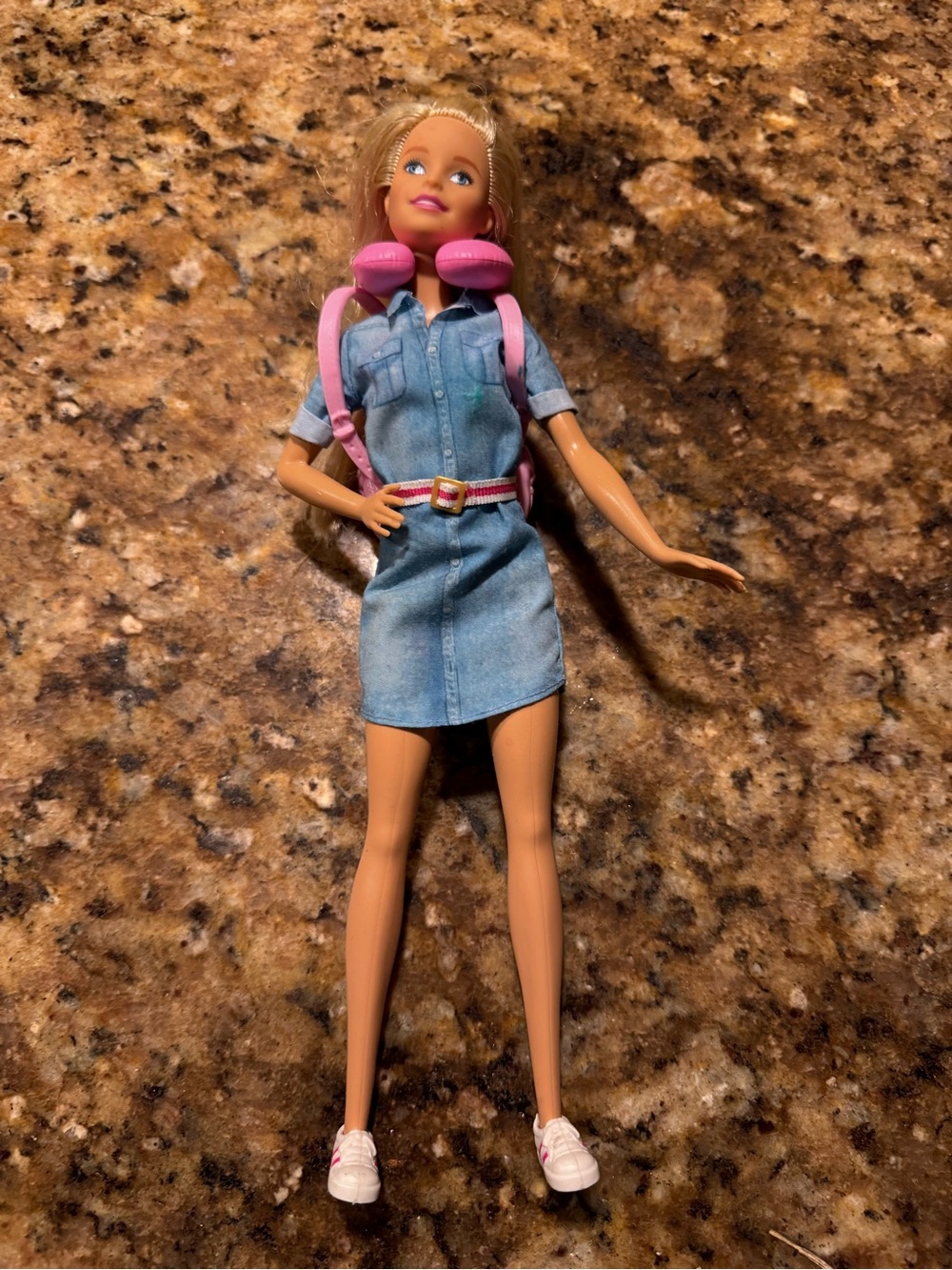 2019 Mattel Barbie Dreamhouse Adventures Barbie Doll Travel Neck Pillow Backpack - Picture 4 of 4